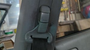 Как снять передний ремень безопасности Ниссан Альмера Классик🤜