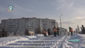 Минус 30 и снежные завалы: коммунальщики Старого Оскола вручную расчищают город от снега