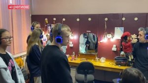 ЮНЫЕ ТЕАТРАЛЫ ИЗ СЕЛА НИКОЛЬСКОГО ОБСЛЕДОВАЛИ ЗАКУЛИСЬЕ КАМЧАТСКОГО ТЕАТРА КУКОЛ • НОВОСТИ КАМЧАТКИ