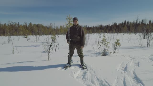 ПОХОД В ЛЕС. Красивая снежная тайга в апреле. Снегоступы. Добрые походы. смотреть онлайн