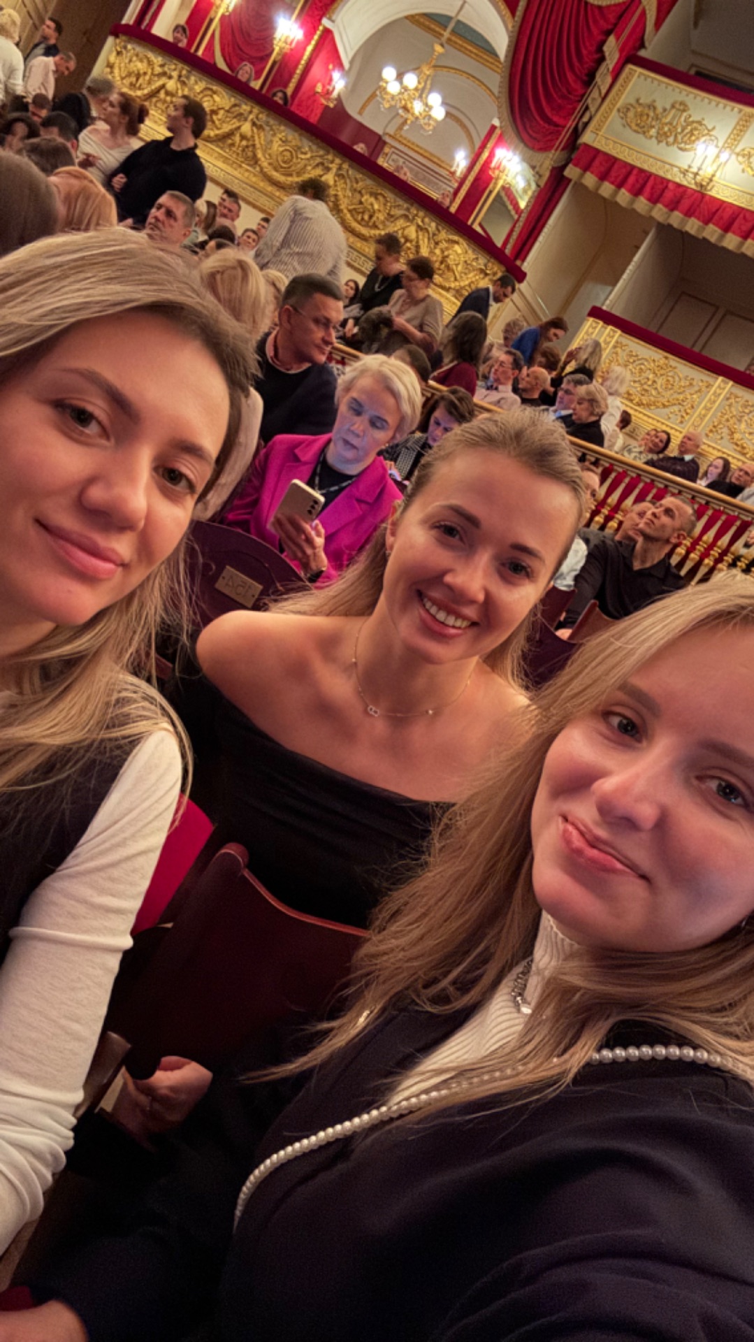 А какие сообщения вам писали сотрудники? 