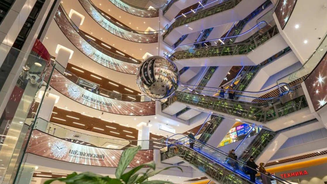 Около 3 тыс. человек эвакуированы из ТЦ "Щелковский" в Москве смотреть онлайн