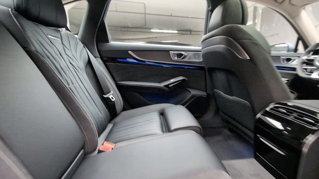 HONGQI H9 New Deluxe смотреть онлайн