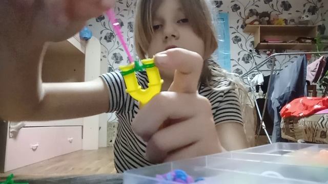 я сплела грушу из резинок без станка из зелёного цвета смотреть онлайн