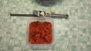 #Карусельмоейжизни. 
Готовим кабачок с соусом из солёных томатов.