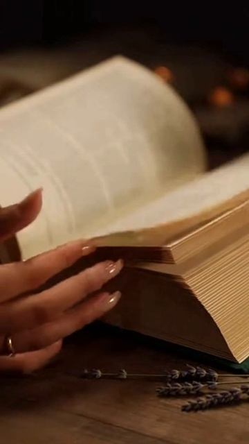 Расслабляющеее чтение книги. ASMR чтение смотреть онлайн