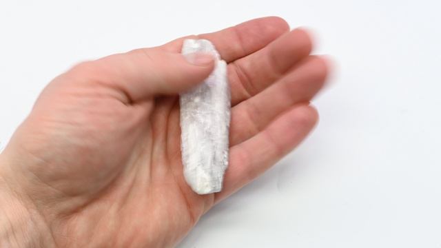 Коллекционный минерал Кунцит, 36*35*15мм, 34,9г. 2012636