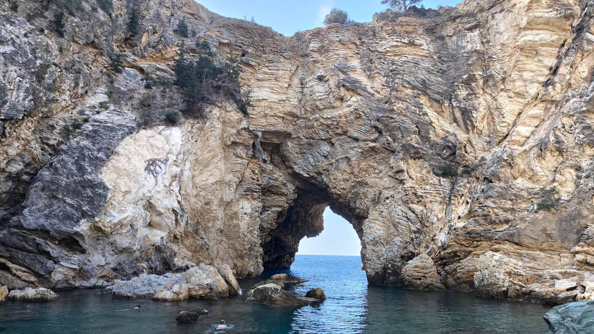 Турция. Газипаша. Бухта Delikdeniz («Дырявая»)