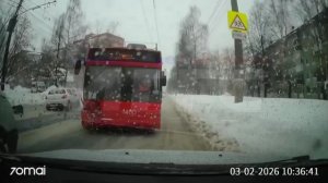 03.02.2026 Момент массового ДТП с участием троллейбуса на ул. Дзержинского (Ижевск)