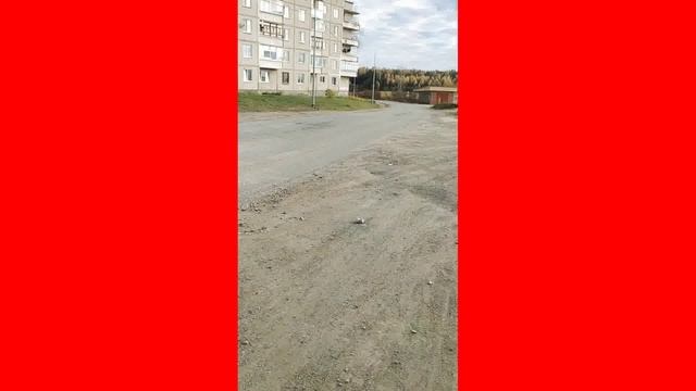 Последствия после наезда на большой камень, оставшийся после ремонта траншеи  на ул. Маяковского