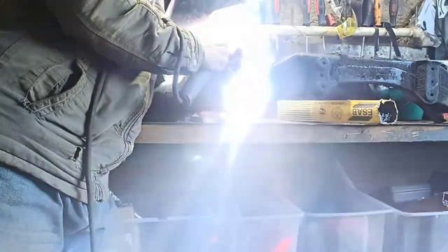 ПОПЕРЕЧНАЯ БАЛКА КРЕПЛЕНИЯ ДВИГАТЕЛЯ