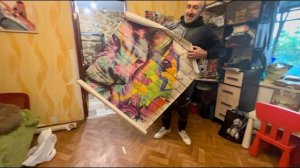 Нам подарили НОВУЮ КАРТИНУ на стену и Люська тут же кинулась  РВАТЬ СТАРУЮ со стены!