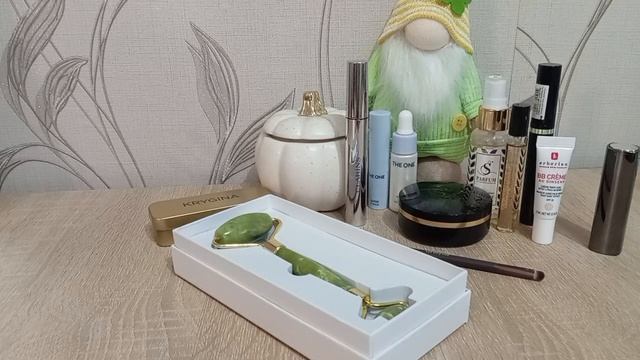 Беру в уход декоративную косметику.