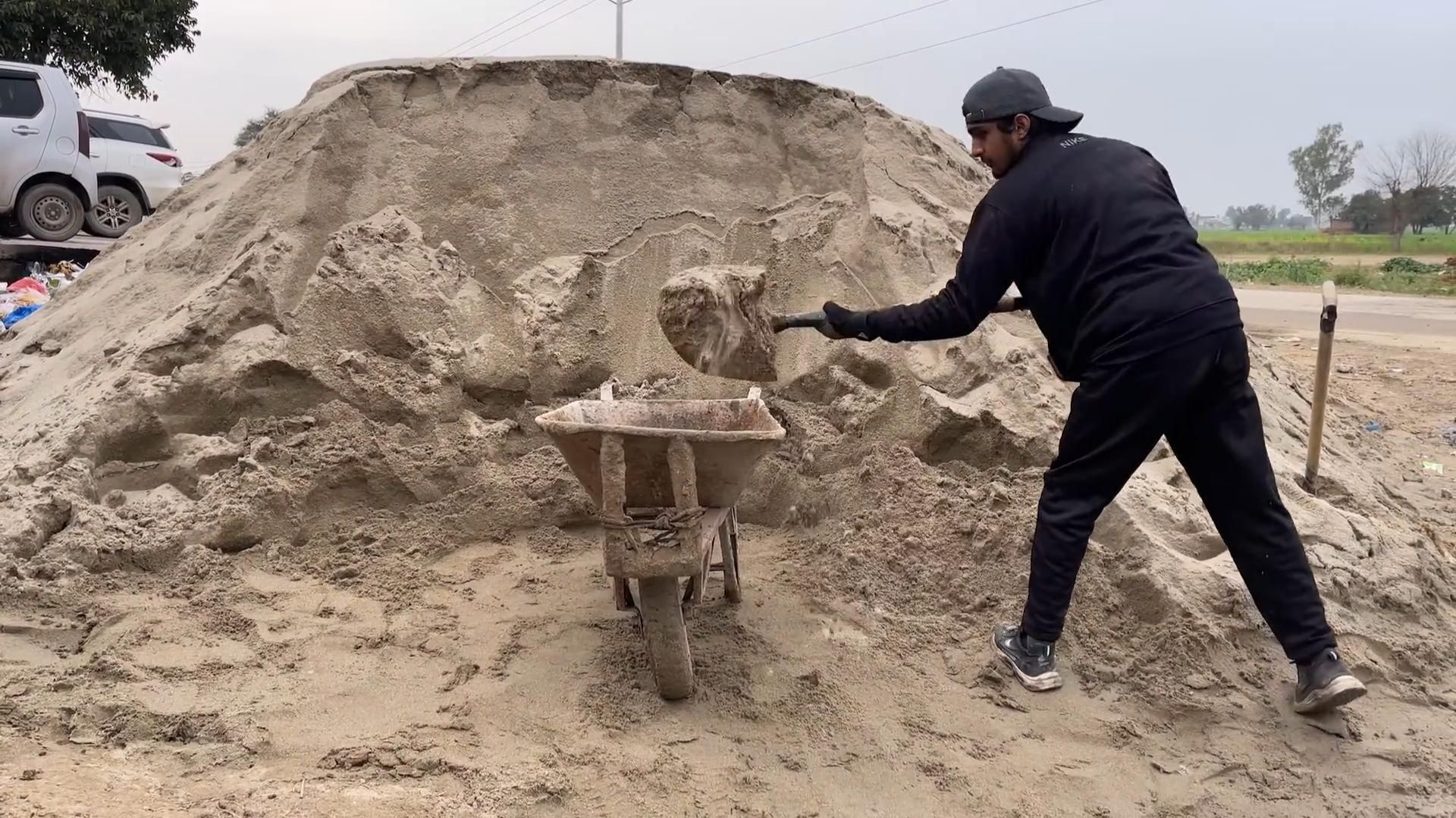 Как старые бочки превращаются в лопаты.