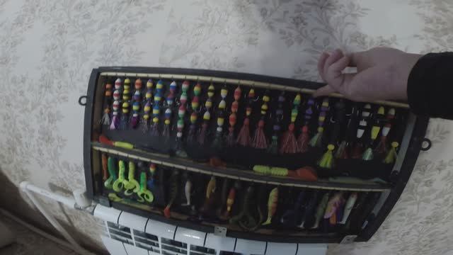 Вешалка для хранения рыболовных приманок.