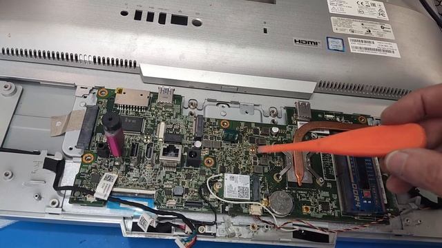 Моноблок Acer Aspire C24-865 не включается.