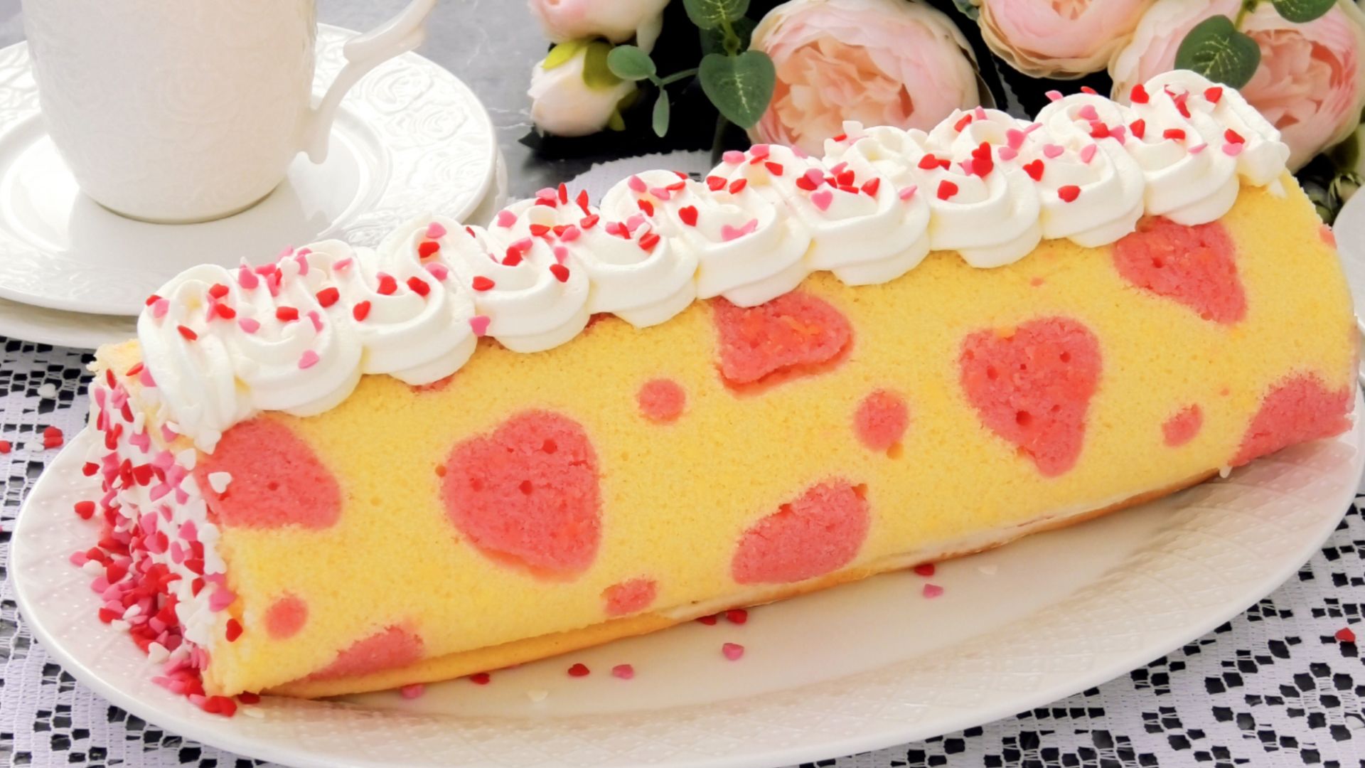 Романтичный бисквитный рулет с сердечками смотреть онлайн