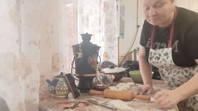 ЖАРЮ ЧЕБУРЕКИ/МУЖУ ПОРА ПОЖИТЬ ДЛЯ СЕБЯ... . смотреть онлайн