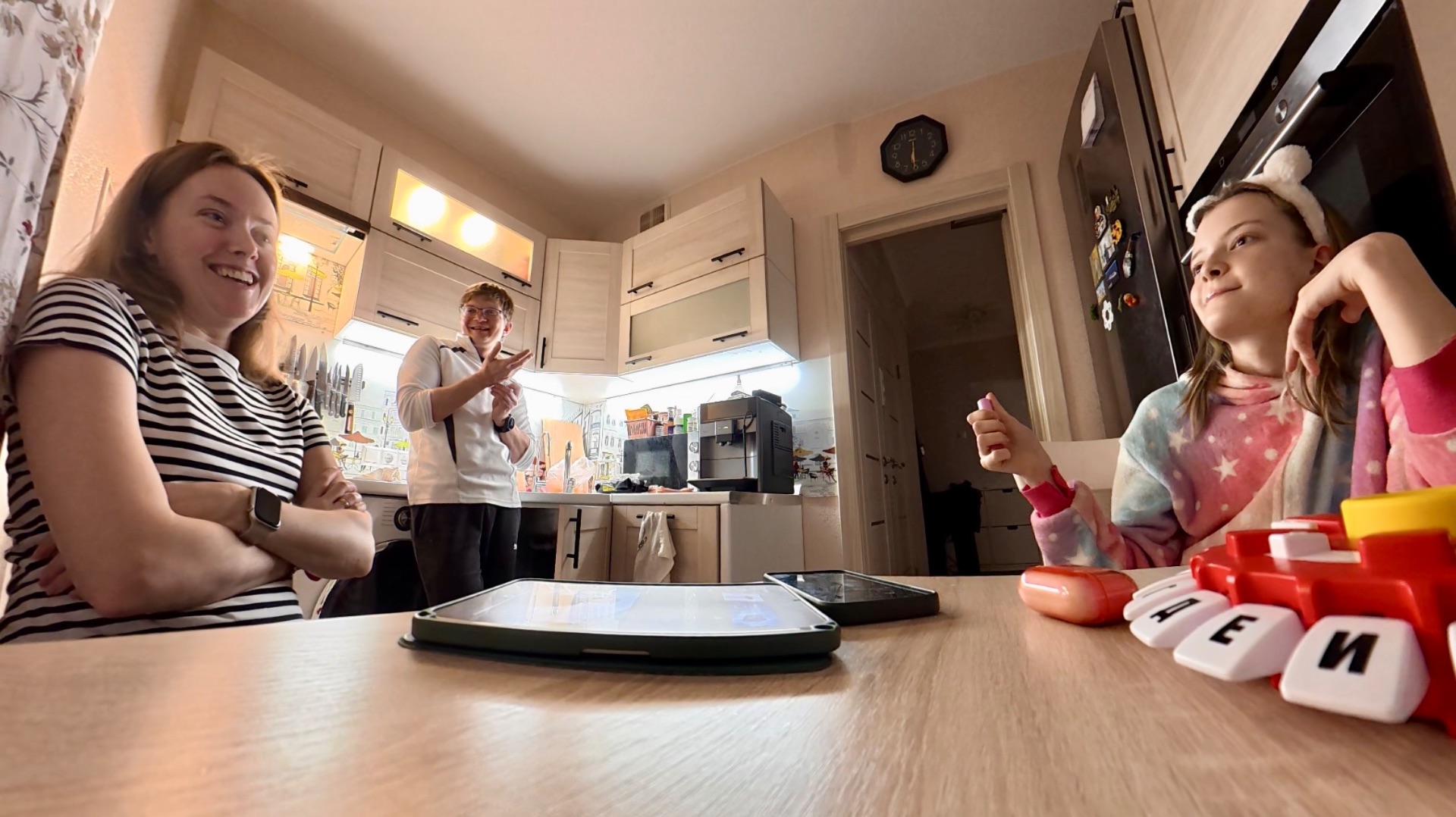 ВЛОГ Горшочек, не вари! Хватит! Играем в ловлю на слове 2.02.26 смотреть онлайн