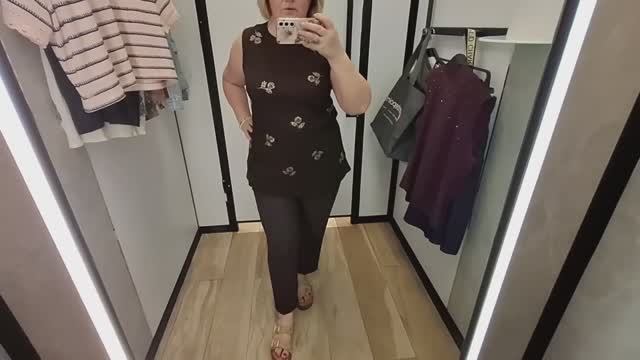 Шопинг с Примеркой в SAHARA Mall Шарджа 🌴🛍Планы резко изменились бегу в отель собираться 😀 смотреть онлайн