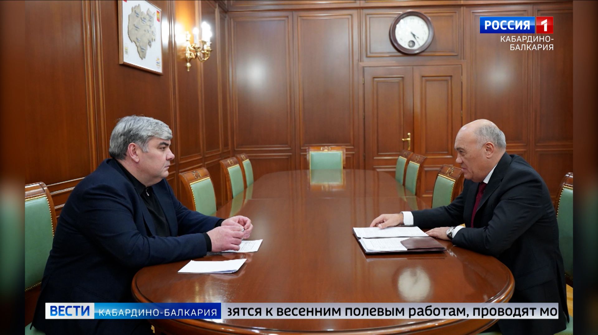 Глава КБР Казбек Коков провел рабочую встречу с министром сельского хозяйства Хасаном Сижажевым смотреть онлайн