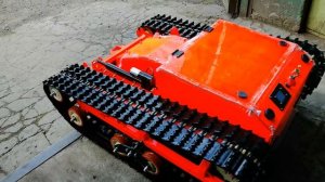 Выезд Робота газонокосилки Poduzov c мойки из автосервиса.