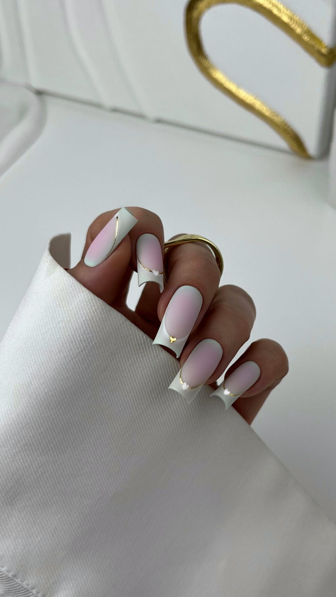 МК Нежнейший градиентный матовый френч со слайдерами на 14 февраля. Наращивание на верхние формы