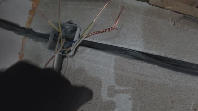 Электричество в баню, укладка эл. проводки в штробы.