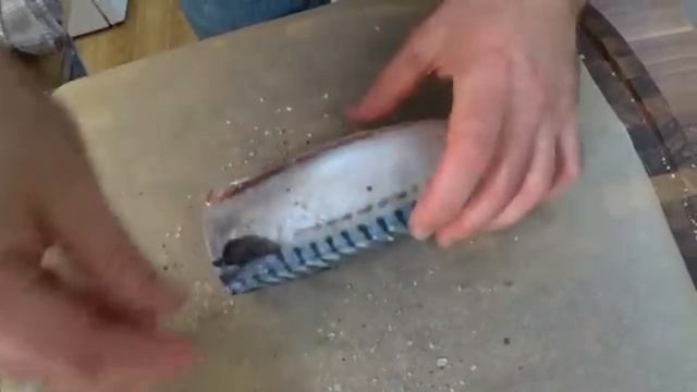 Как засолить  скумбрию дома, два лучших способа