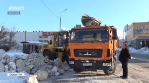 В Брянске на уборку снега вышли 70 единиц техники и около 90 рабочих
