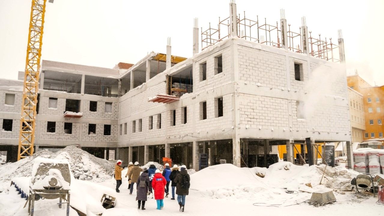 Акушерский корпус Няганской ОКБ планируют сдать к концу этого года смотреть онлайн