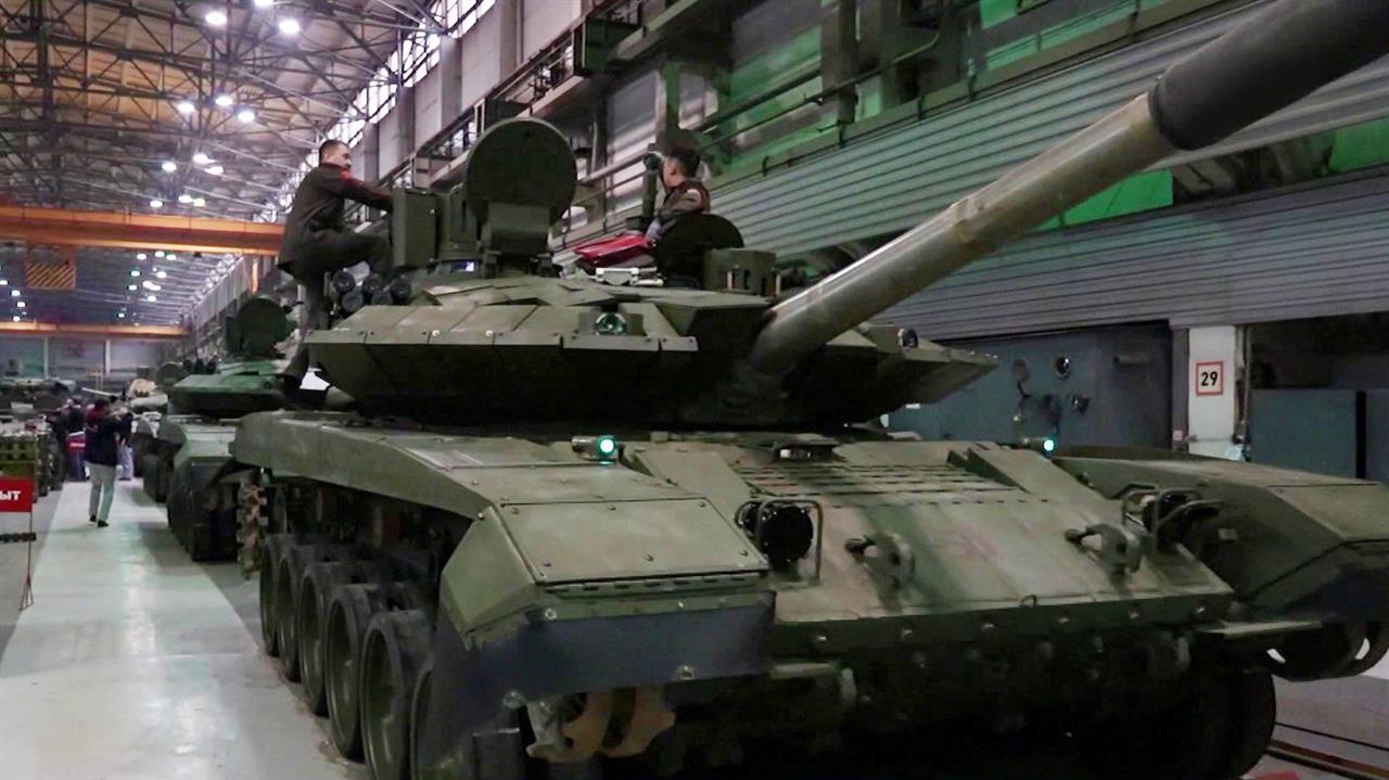 В 2026 году в войска планируется поставить более 310 тысяч образцов техники, сообщили в Минобороны. смотреть онлайн