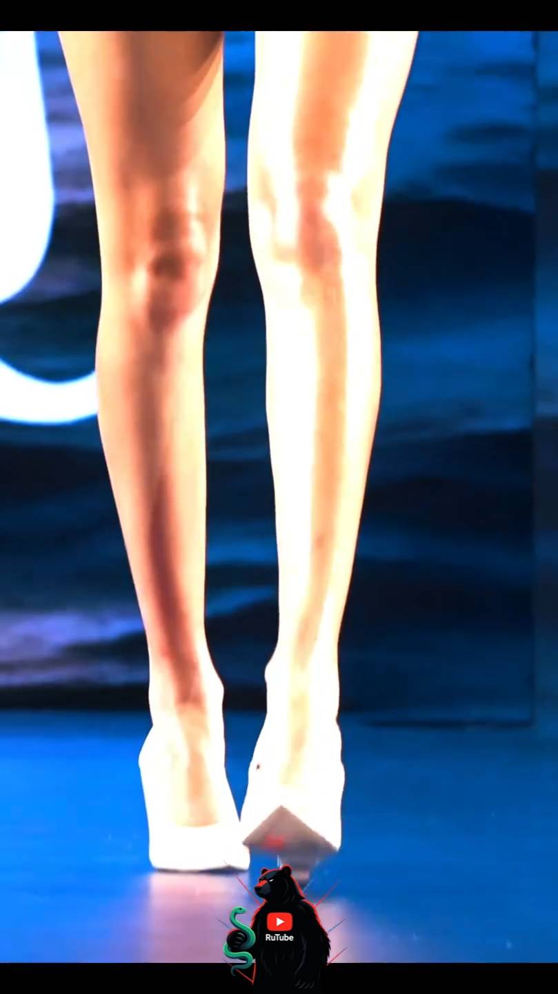 Одна с большой грудью, вторая с идеальной фигурой! 🔥🍒😈 2 ПОТРЯСАЮЩИХ МОЛОДЕНЬКИХ МОДЕЛИ смотреть онлайн