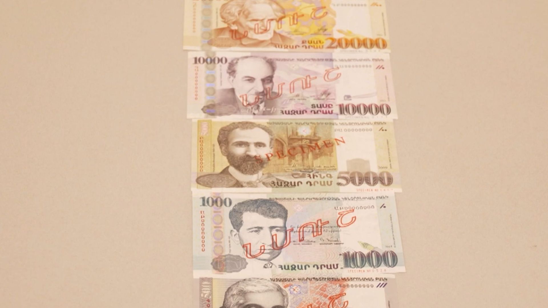 Армения переходит на банктоты третьего поколения и избавляется от старых купюр смотреть онлайн