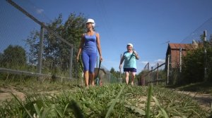 6 соток 7 июля 2021 года. Хроника. Уложила плитку у душа. За песком на пруд.