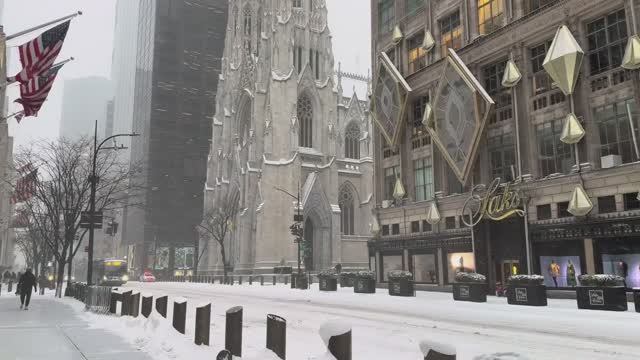 Пешеходная экскурсия в метель по Нью-Йорку по центру Манхэттена смотреть онлайн