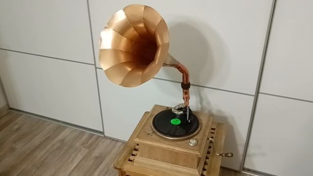 Кавер  ютуб-канала Кавертон
в стиле реггина песню Кольщик Михаила Круга