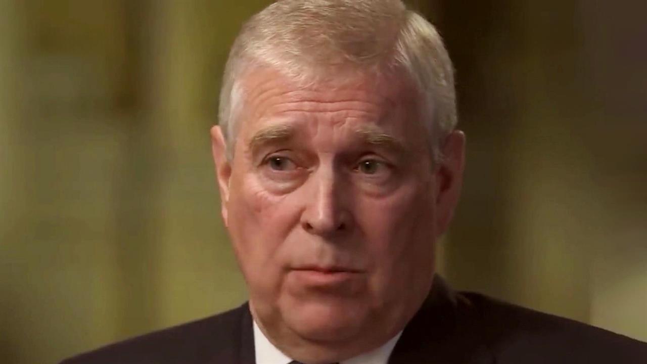 После публикаций материалов по делу Эпштейна бывший принц Эндрю съехал из Виндзорского замка. смотреть онлайн