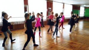 Муха с права, танец для детей