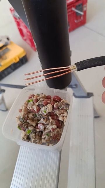 Вилка электрика 🤣 смотреть онлайн