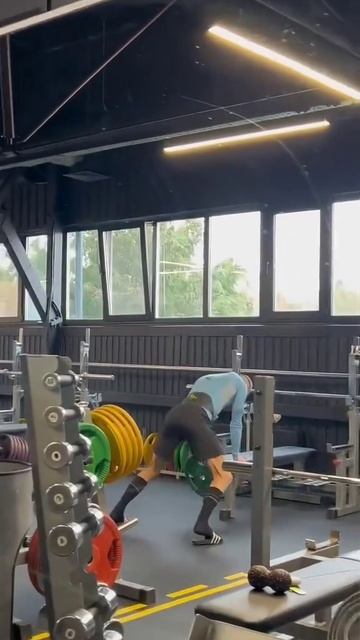 Что только не увидишь в спортзале 🤣 смотреть онлайн