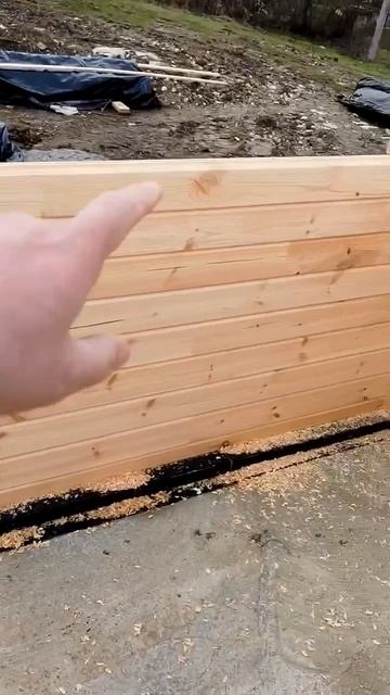 Проверка технадзором отверстий под нагеля в срубе Проверка технадзором отверстий под нагеля в срубе