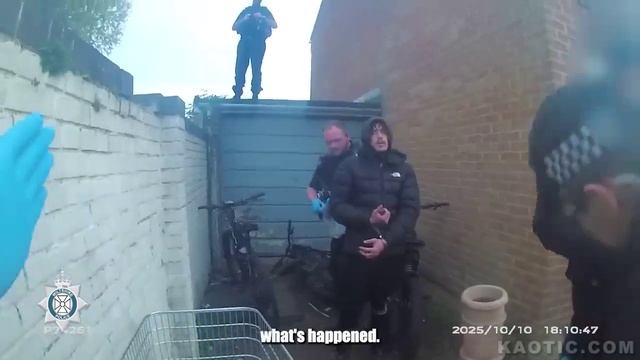 #Англия #Bodycamera Не частое видео с Bodycamer английской полиции, на видео задержание группы смотреть онлайн