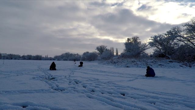 ПОШЁЛ НА РЫБАЛКУ В ГЛУХОЗИМЬЕ…