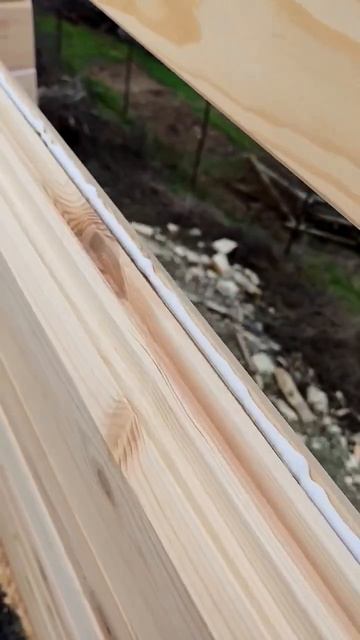 Наш один из технологических секретов — герметизация внутри между венцами при сборке Наш один из технологических секретов — герметизация внутри между венцами при сборке