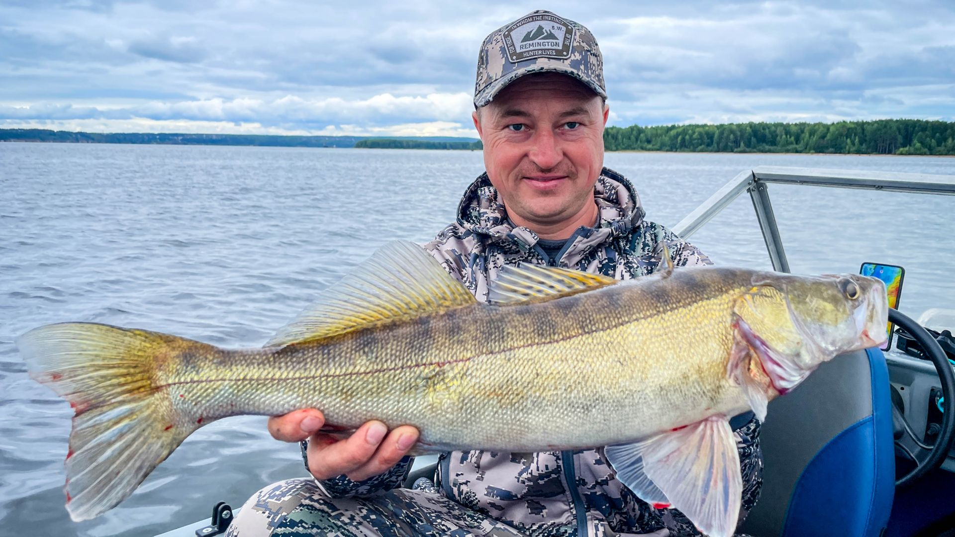 Ловля судака и окуня на реке Кама!