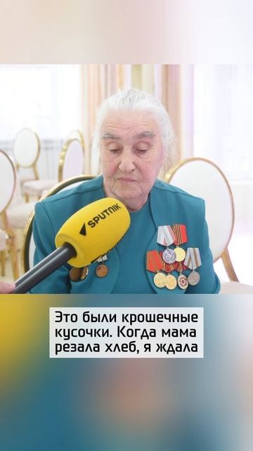 Девочка счищала крошки с ножа, чтобы не умереть с голоду