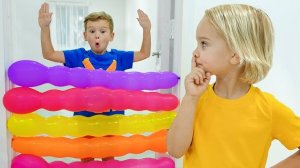 Крис и Майкл играют с шариками - Веселые истории для детей.