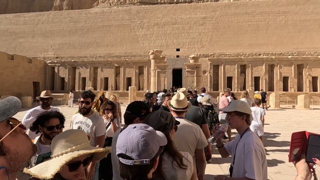 Гранд круиз по Нилу в январе 2026. 2. Храм царицы Хатшепсут. Колоссы Мемнона. 03.01.2026