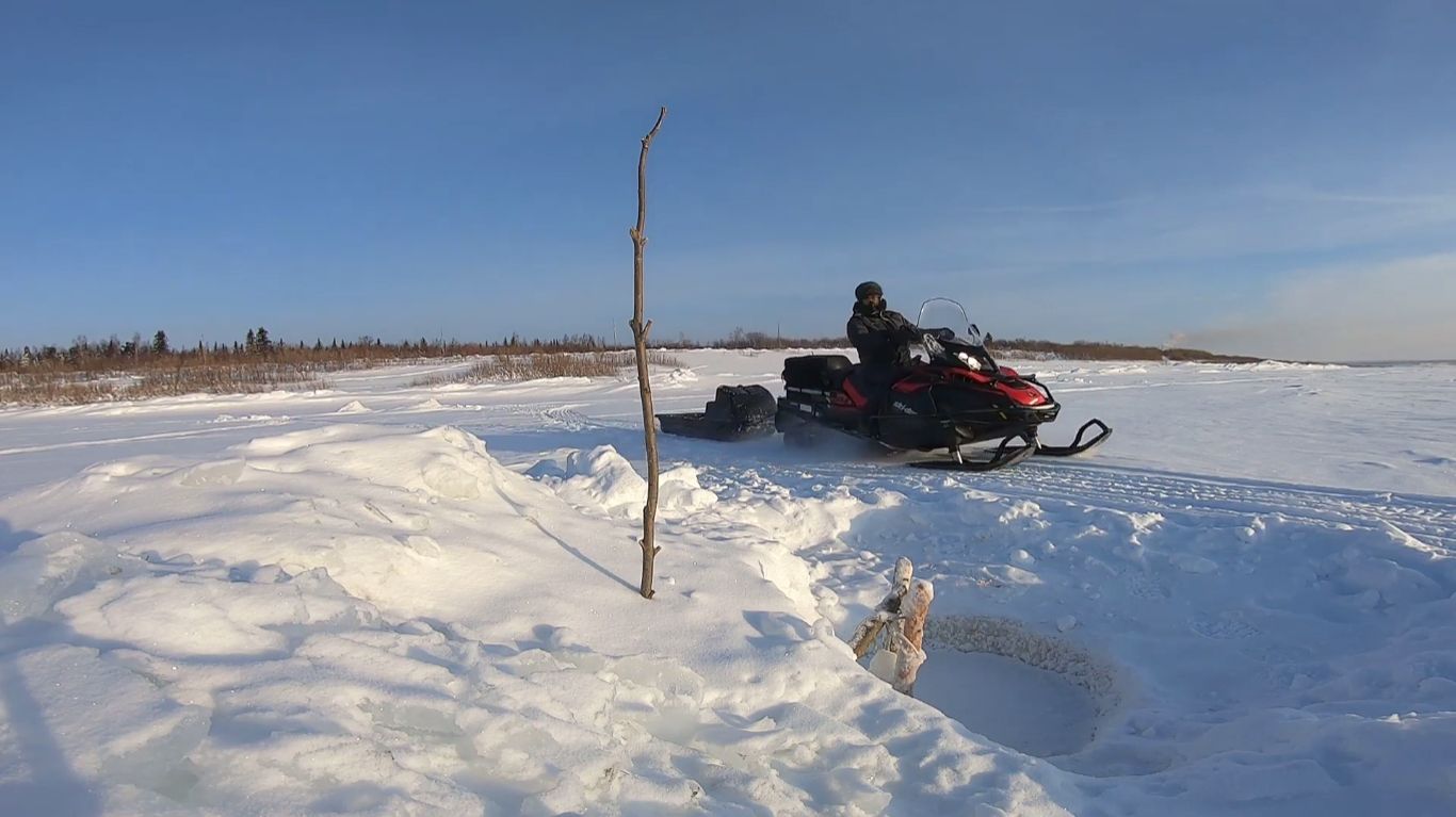 Выезд на рыбалку, река Енисей. Проверка снастей на налима. смотреть онлайн